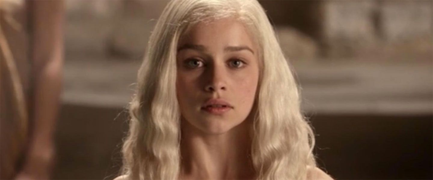 Emilia Clarke rivela la grande difficoltà nel girare le scene di nudo in  “Games of Thrones” | Radio Bruno